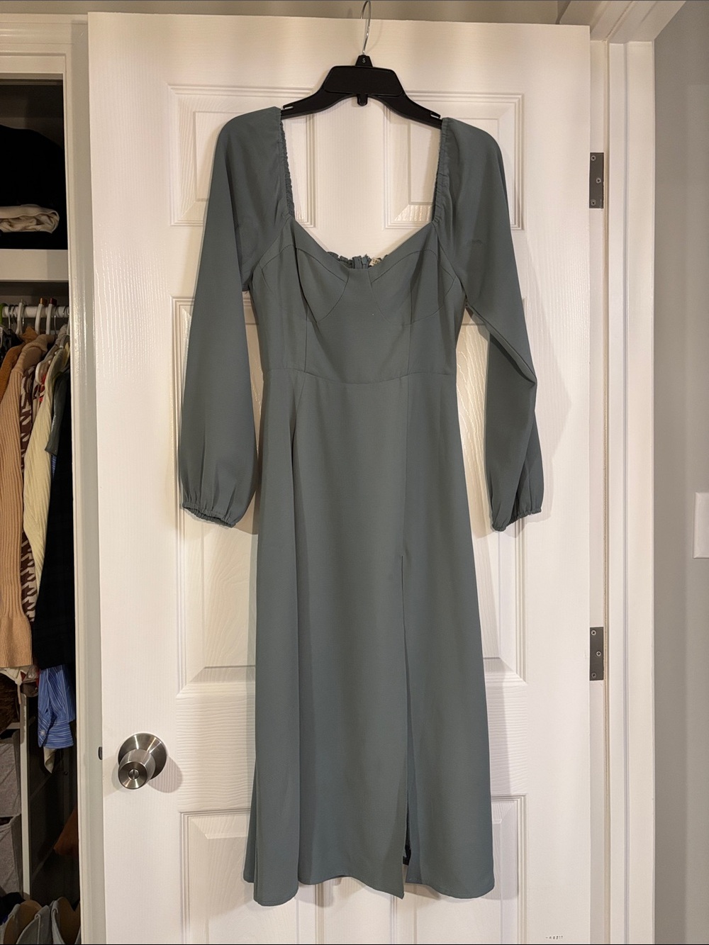 Sleeve Square-Neck Midi Dress in blue / gray